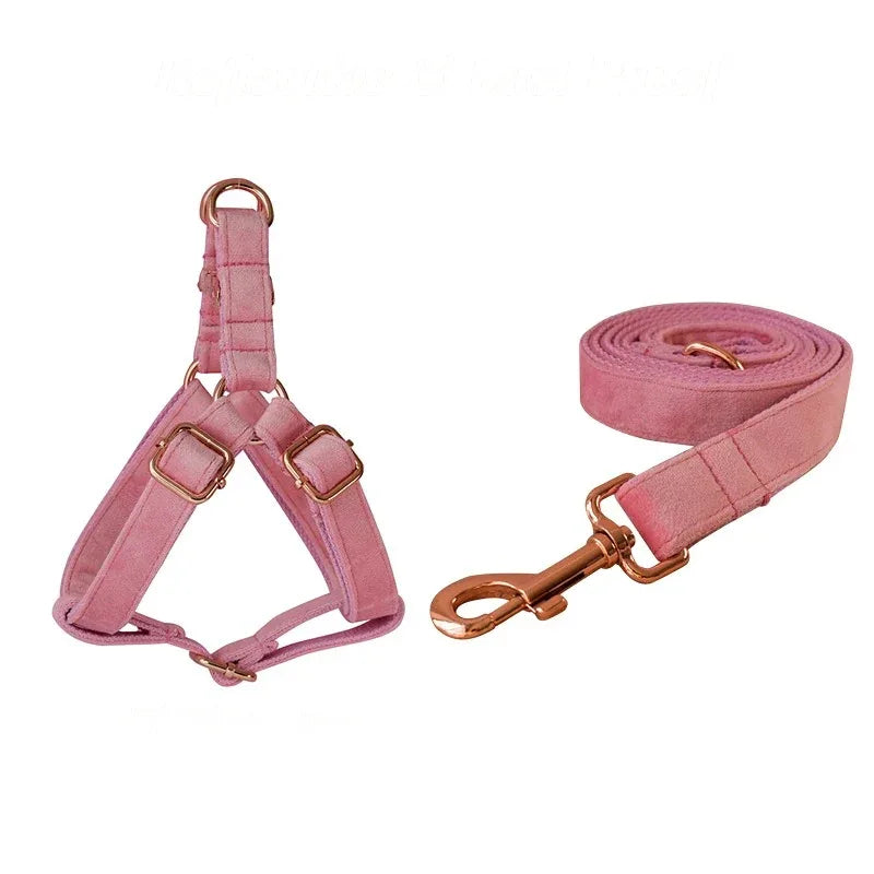 Stijlvolle Bloemmotief Hondenset Met Halsband, Harnas, Riem en Bloemenaccessoire - Ruffy