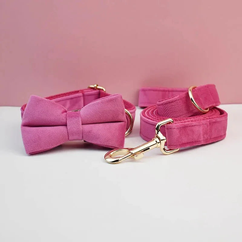 Luxe hondenset met gepersonaliseerde ID-tag inclusief fleece halsband riem harnas afneembare strik en bloem roze XS-L - Ruffy