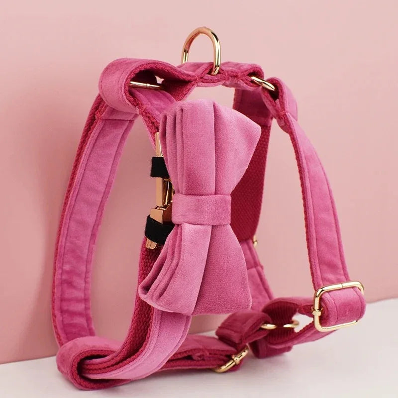 Luxe hondenset met gepersonaliseerde ID-tag inclusief fleece halsband riem harnas afneembare strik en bloem roze XS-L - Ruffy