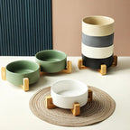 Verhoogde Huisdier Voerbak Set | Antislip Houten Standaard | 2 Afneembare Keramische Bakken - Ruffy